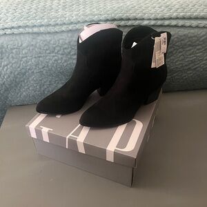 GAP Classic Black Ankle Boots